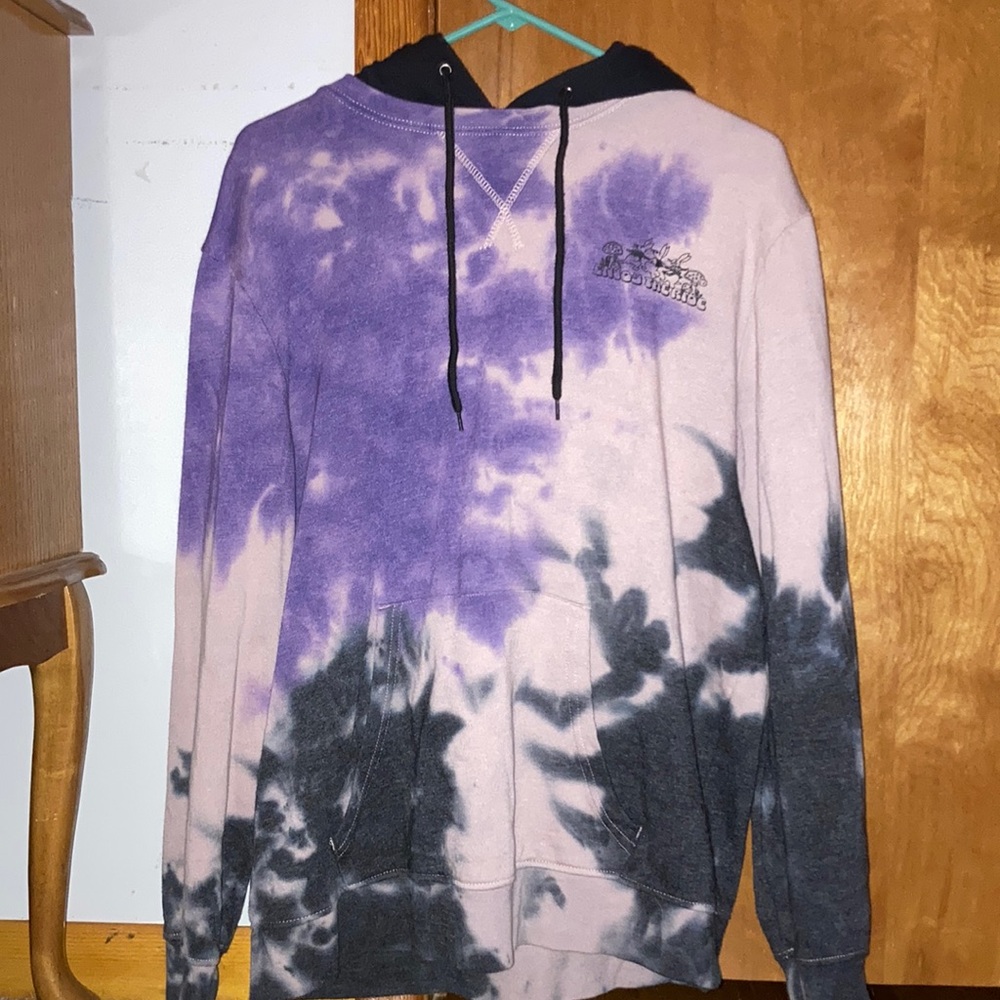 I’m selling a tie dye hoodie from zumiez. very comfortable and worn only once.